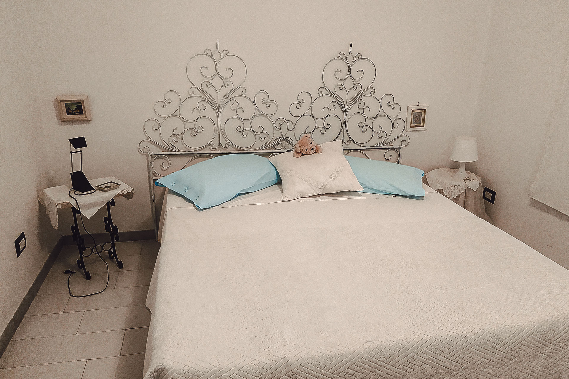 Casa Bianca, la suite della nostra struttura, TorreMEdievale, nel quale puoi avere uno spazio ampio per la tua visita a viterbo nel quale godere di un ambiente a te dedicato a due minuti dal centro città